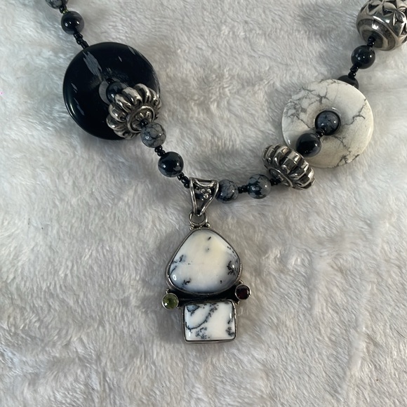 Handmade vintage necklace and earrings set. - Picture 2 of 7